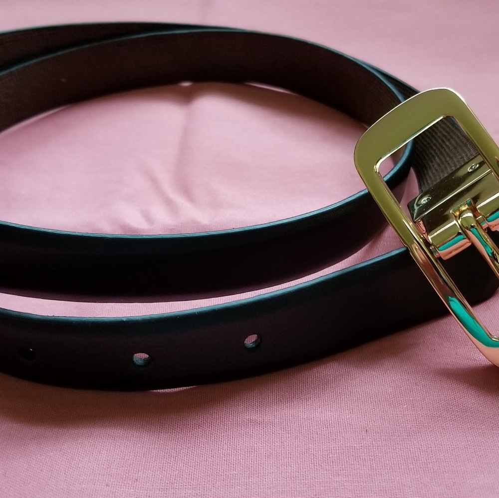 Reversible flat black and shiny brown belt